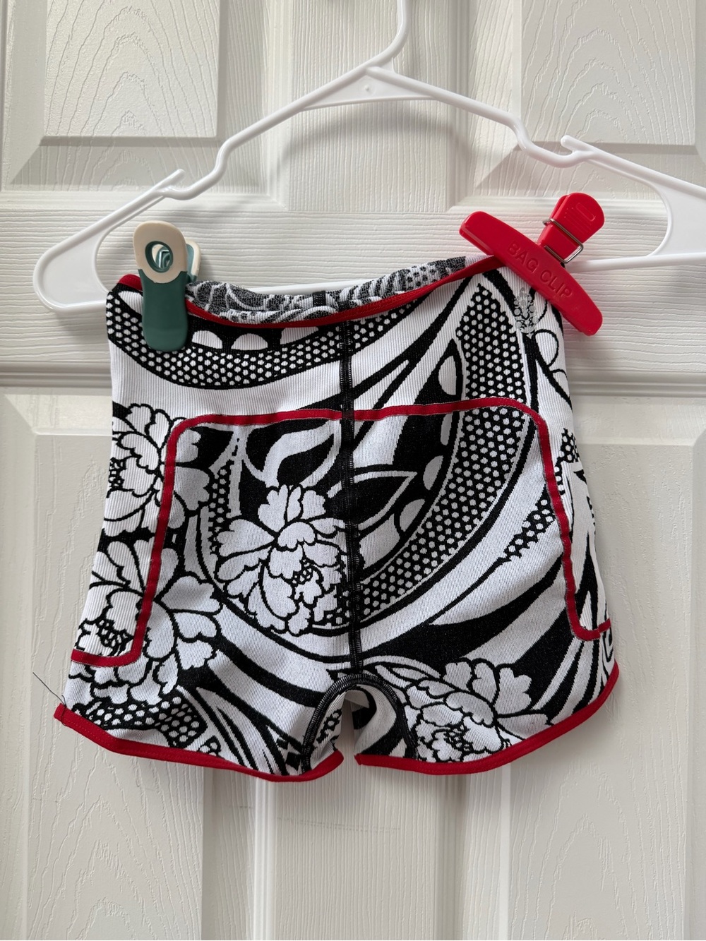 Intimately Free People Black White Red Printed Knit Shorts Size M/L